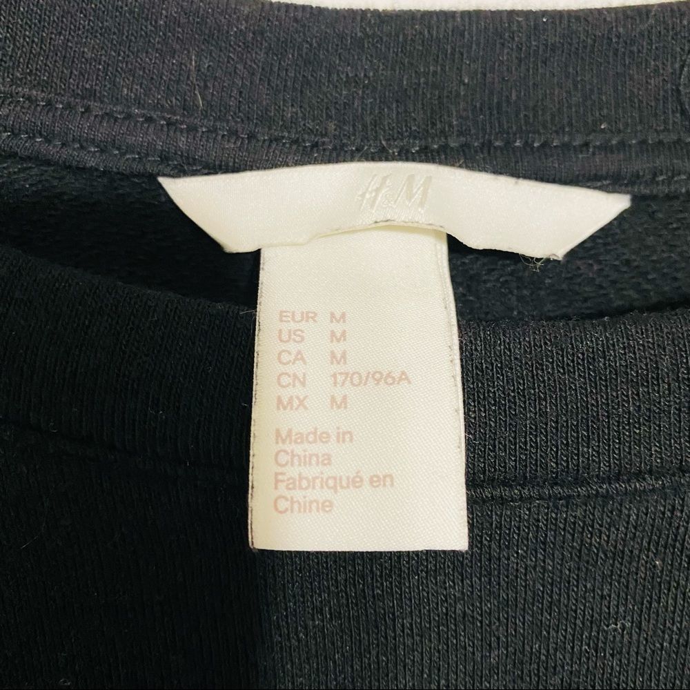 H&M Womens Lips Crewneck Sweater Size Medium - Picture 4 of 5
